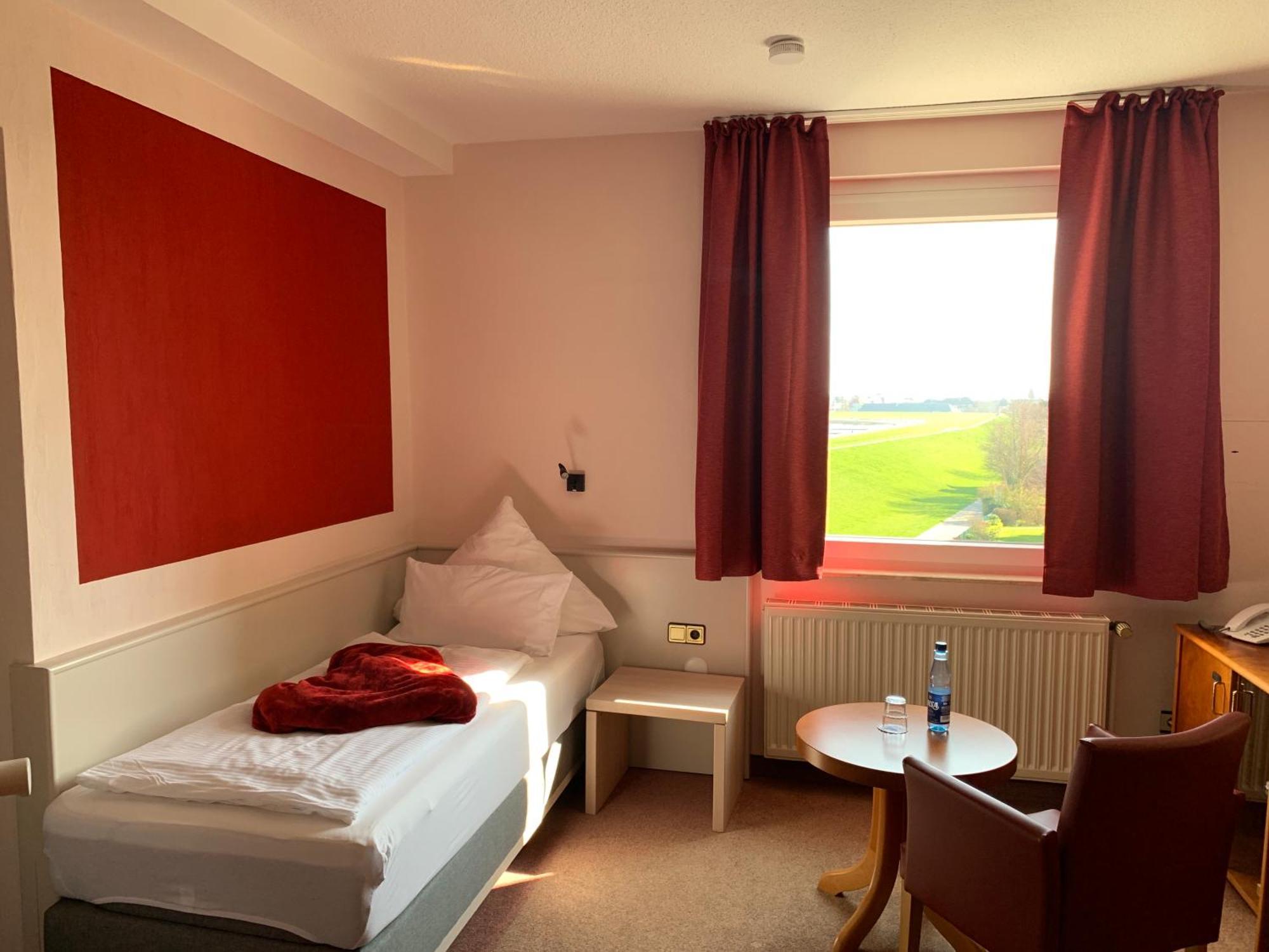Seehotel Neue Liebe クックスハーフェン エクステリア 写真