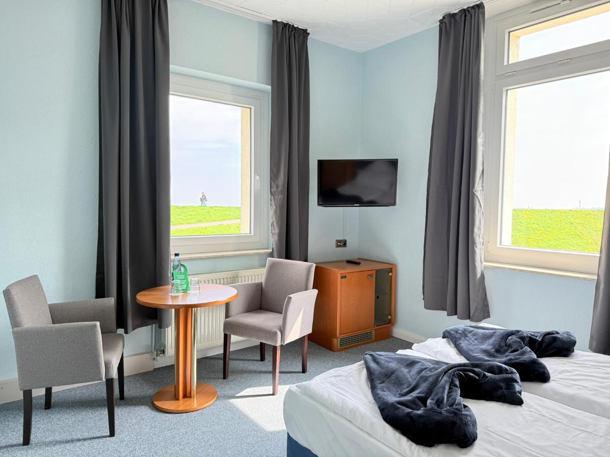 Seehotel Neue Liebe クックスハーフェン エクステリア 写真