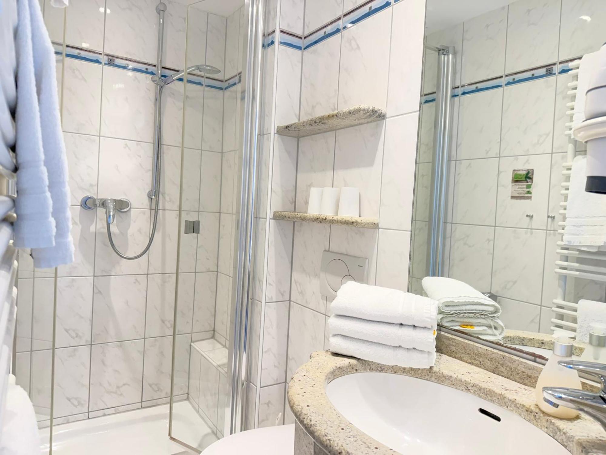 Seehotel Neue Liebe クックスハーフェン エクステリア 写真