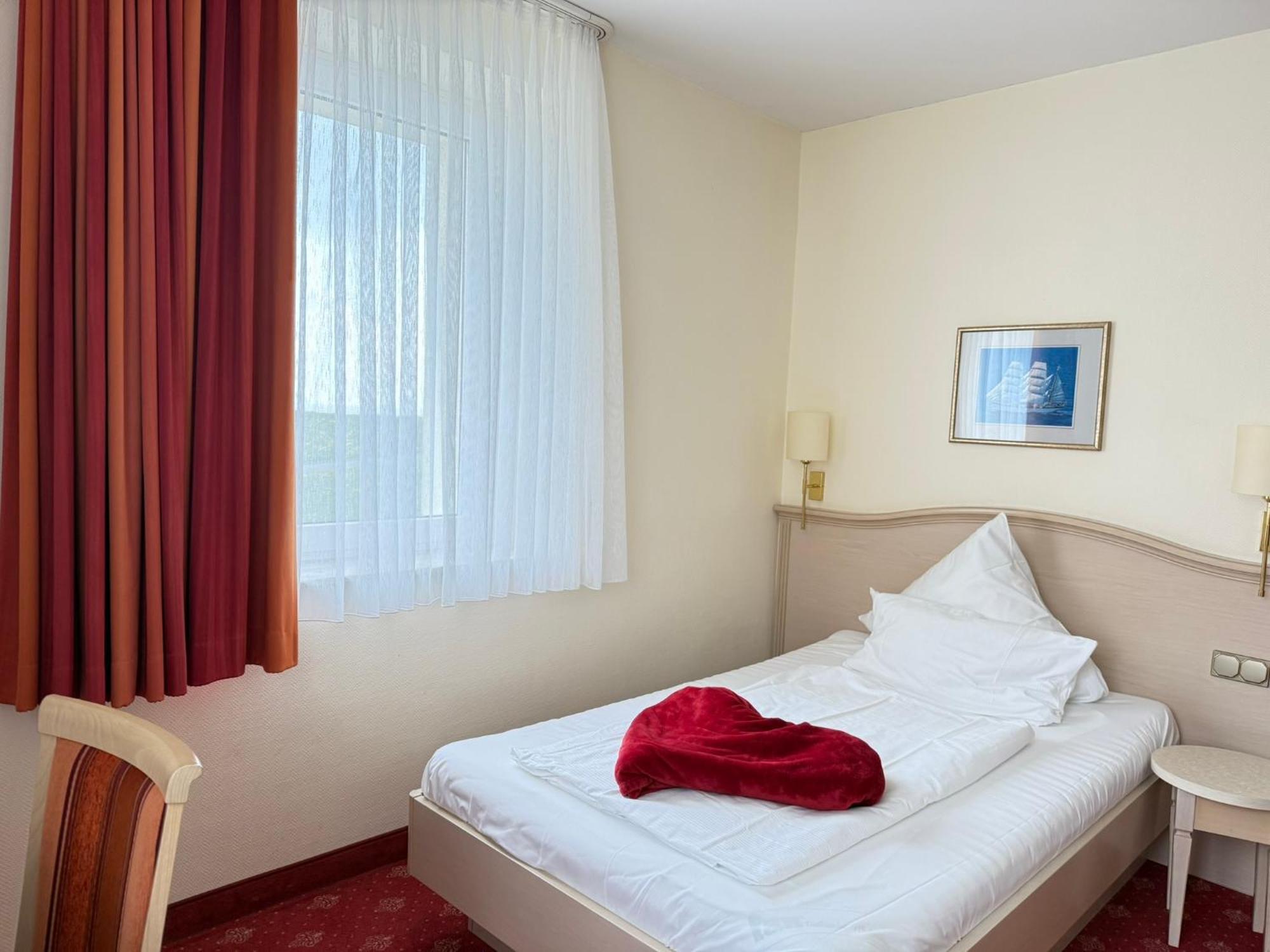 Seehotel Neue Liebe クックスハーフェン エクステリア 写真