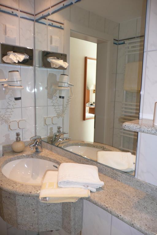Seehotel Neue Liebe クックスハーフェン エクステリア 写真